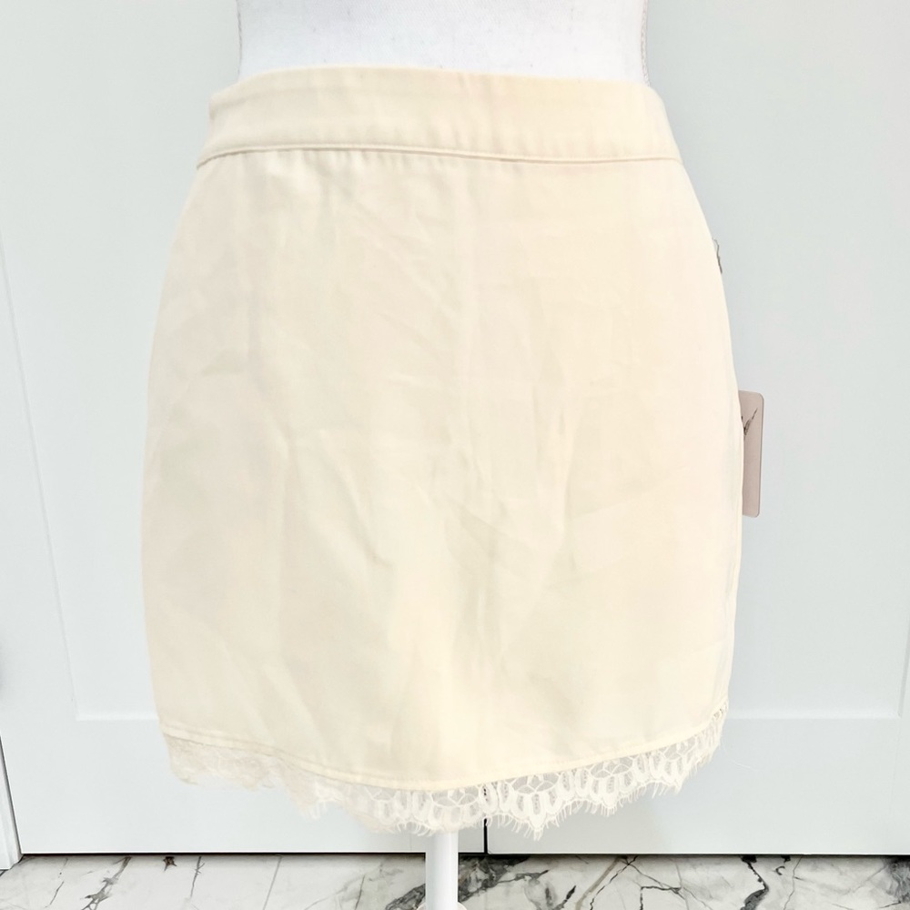 Forever21 cream lace mini skirt